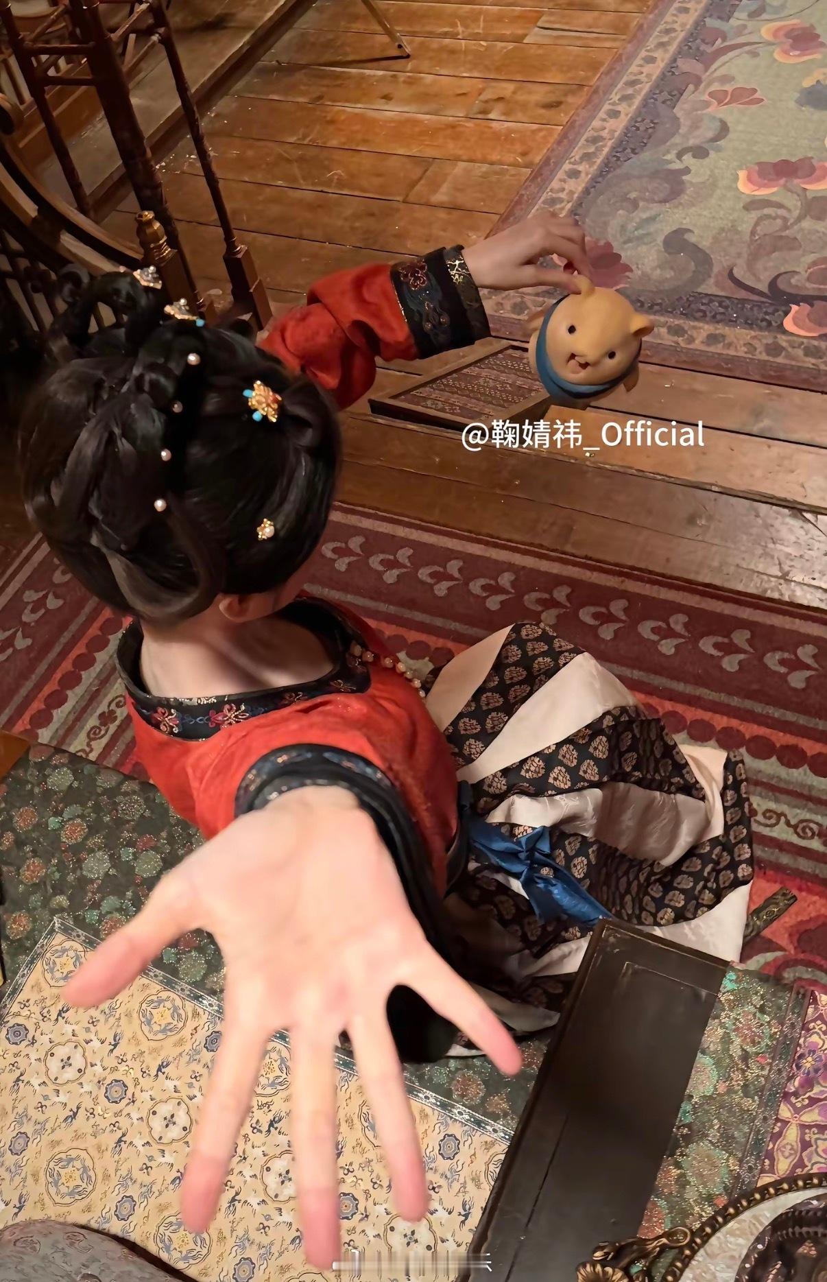 鞠婧祎反击工作室鞠婧祎cos铁拳教育掌纹展示 好可爱的小鞠 
