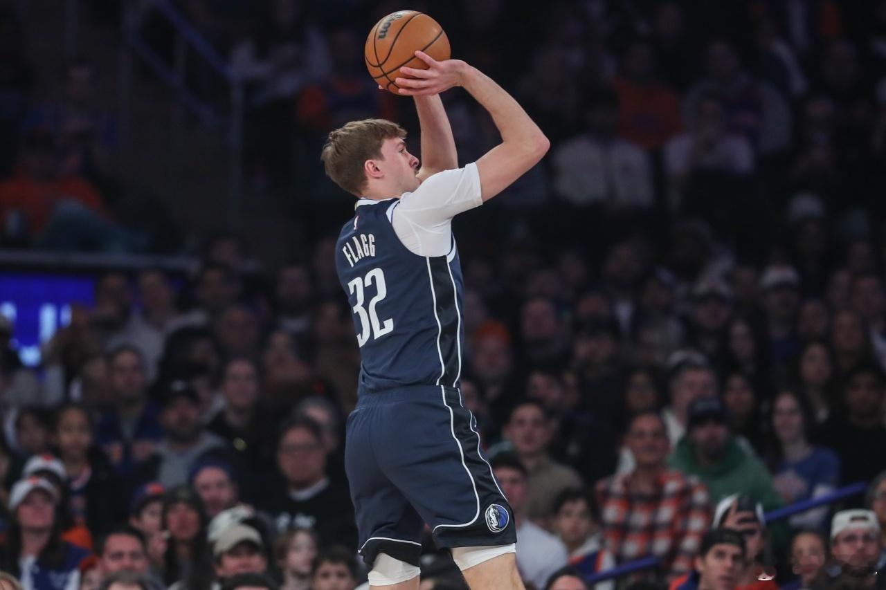 弗拉格的脚踝应该是还没有好彻底，今天基德会限制他的时间在20-25分钟。上一场打