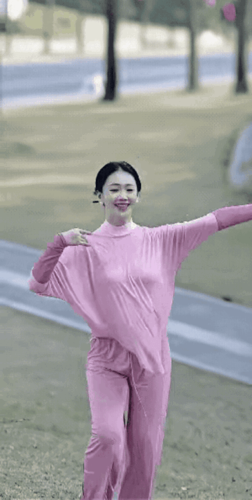 每次看这位姐姐跳舞都会心情愉悦。