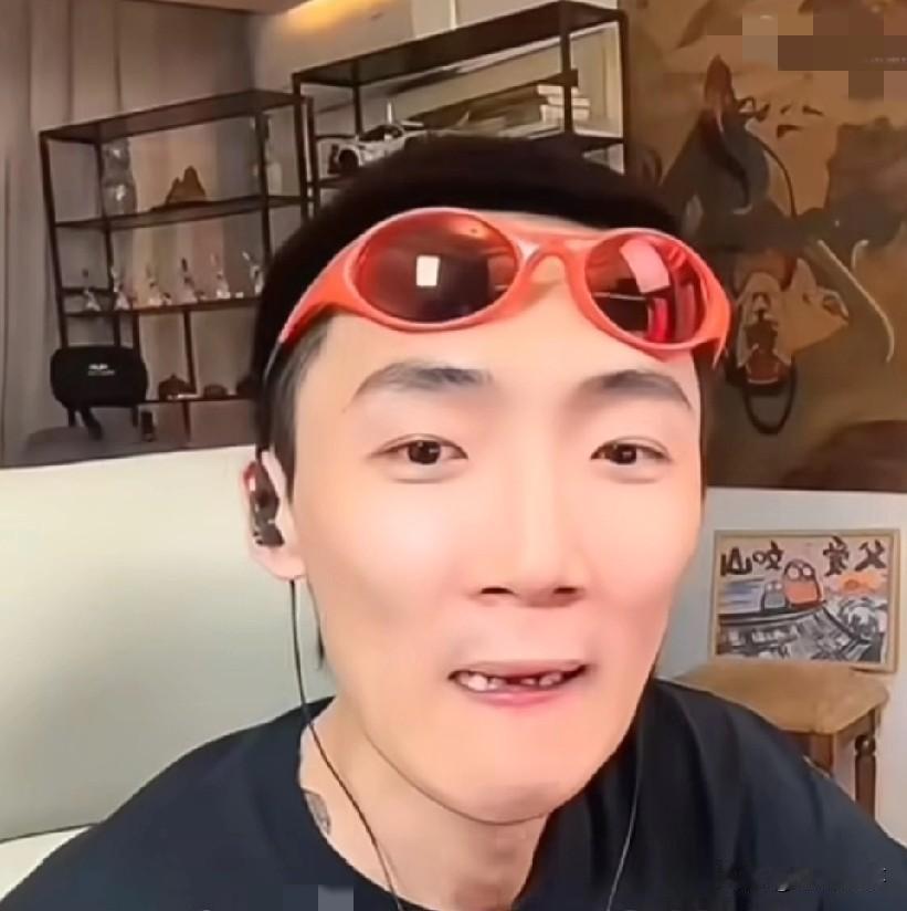 李舒克吐槽恩师要给蛋黄买库里南，成能吹牛皮了，自己舍不得买库里南，说蛋黄结婚的时