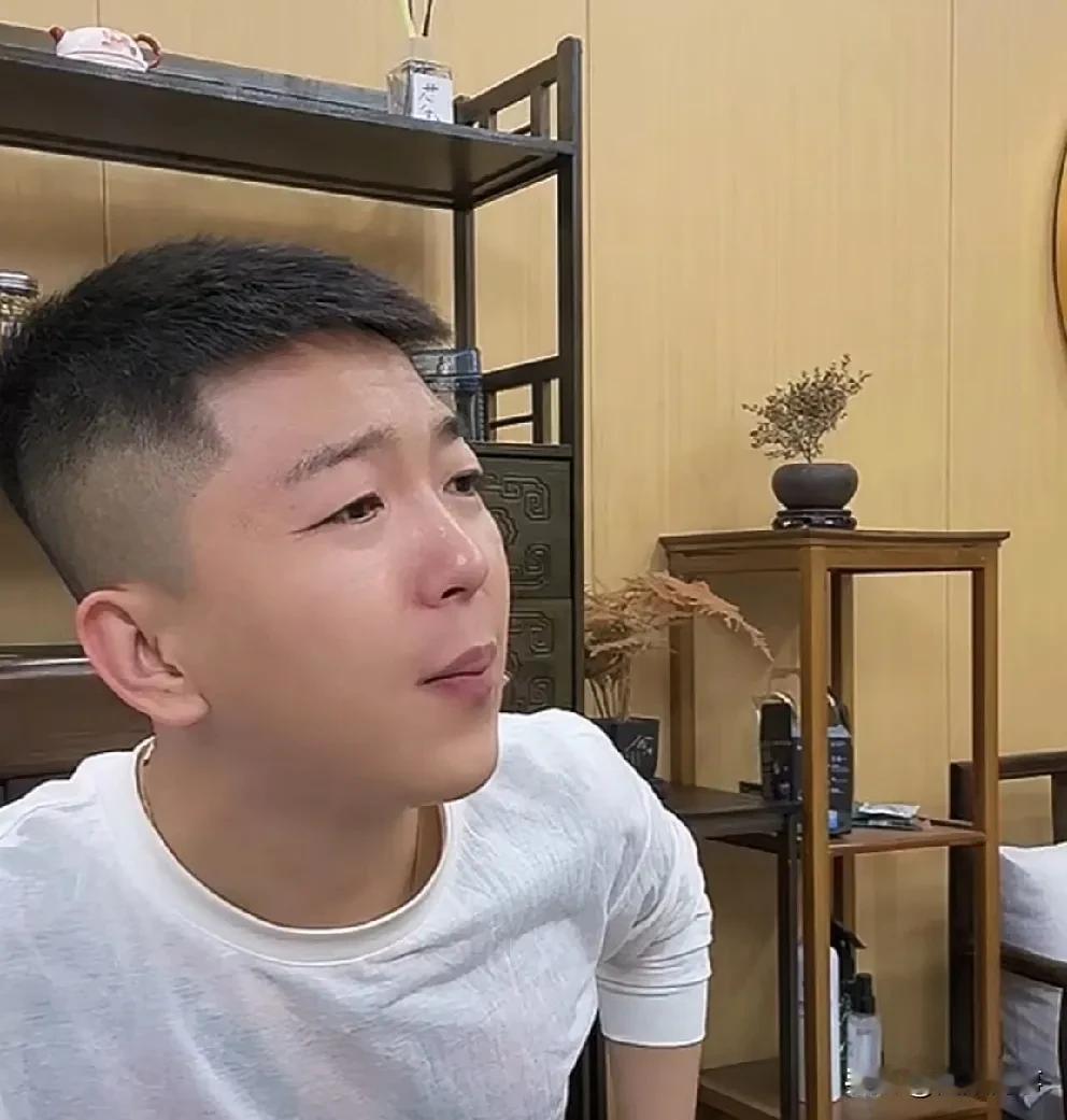 王某人也要买库里南，细数身边人开的豪车！

        这两天王某人研究要买