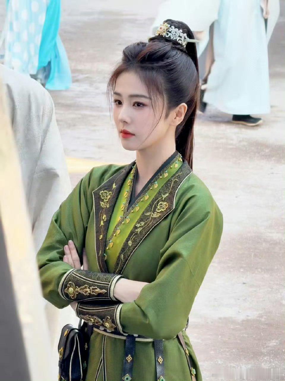 白鹿这一脚帅到我了 这一脚直接踹进我心巴！白鹿在《唐宫奇案》里又飒又能打，动作戏