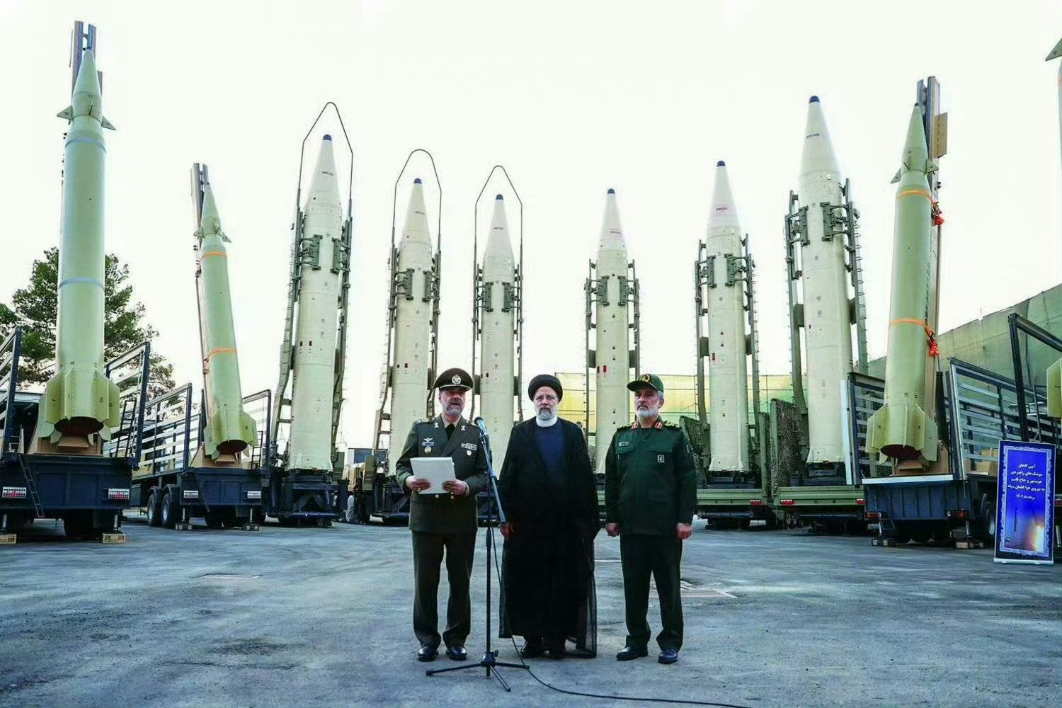 伊朗亮底线伊朗选出新最高领袖看来伊朗没这么快能被打垮。今天伊朗宣布了两个事儿：一