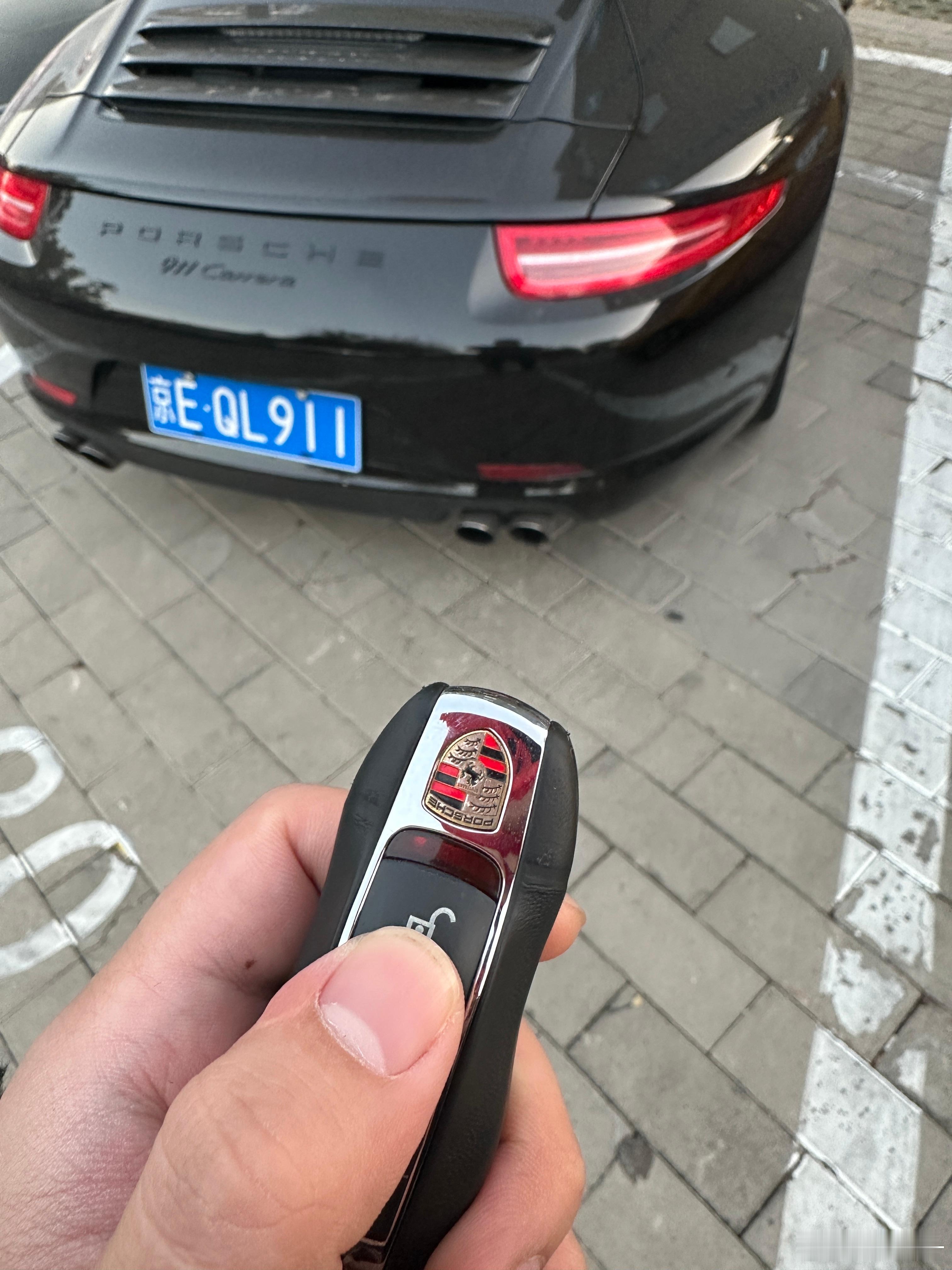 最近出去试完新车，在返程的飞机上就总想着回来开一圈自己车，校正一下“口感” 