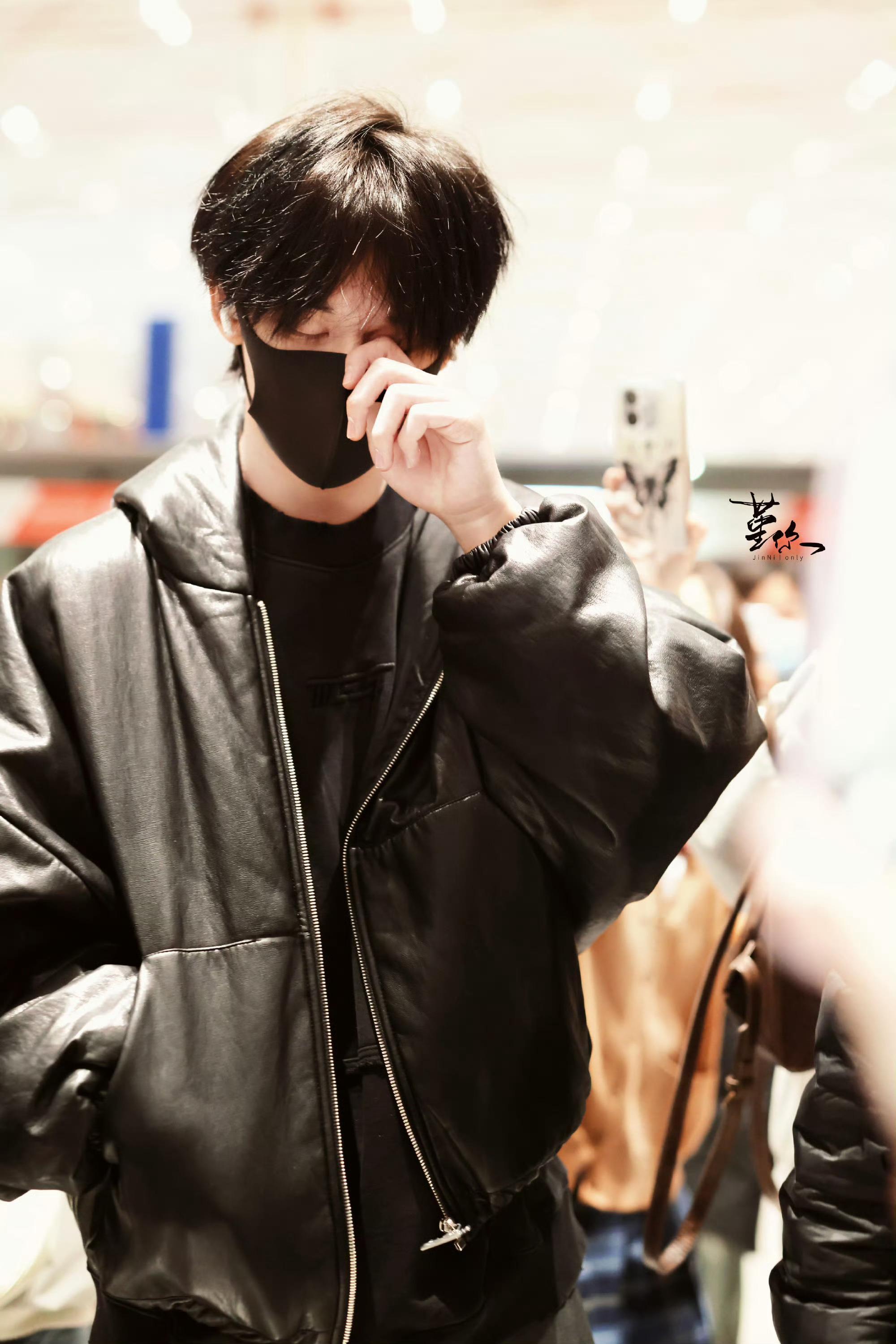 余宇涵出发录制浙江春晚余宇涵今日份北京飞杭州出发录制浙江春晚，起落平安！2026