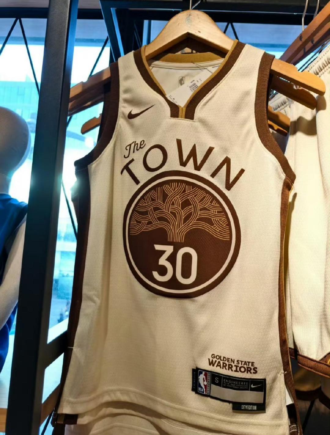 em.....怎么说呢[无聊]（图片来源）库里金州勇士 ​​​