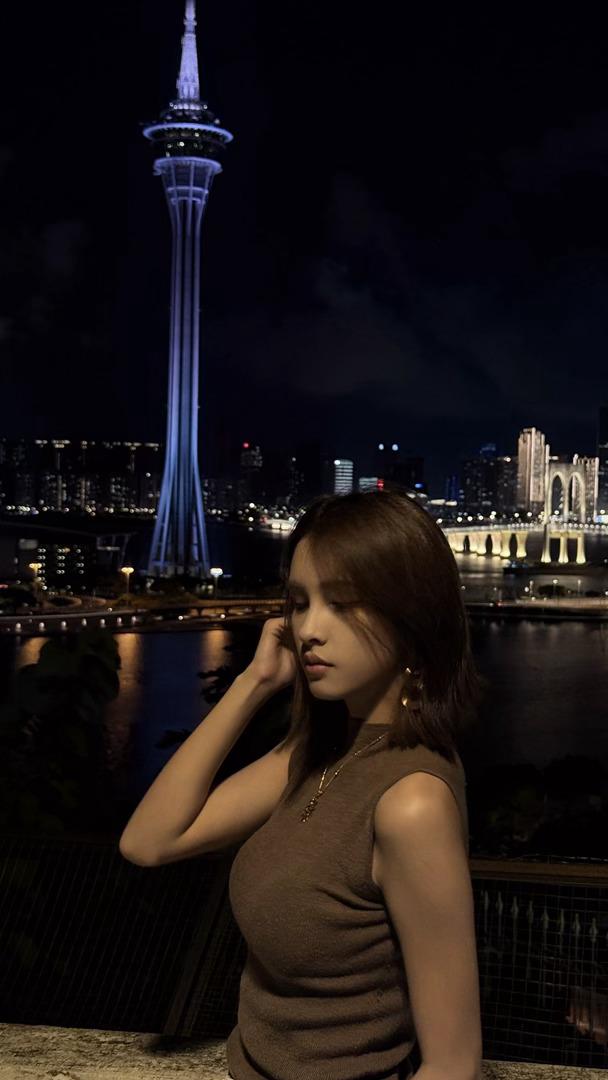 工作中抽空给自己咔一张📷，麦都忘记摘了 澳门