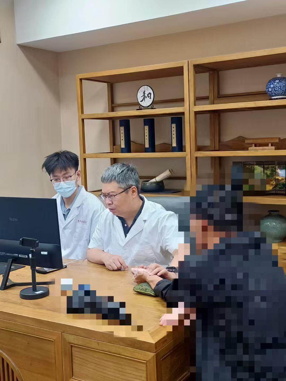【下身潮湿，宗筋萎软，不用补肾药，祛湿就能解决！】
患者是一位48岁的男性，来就