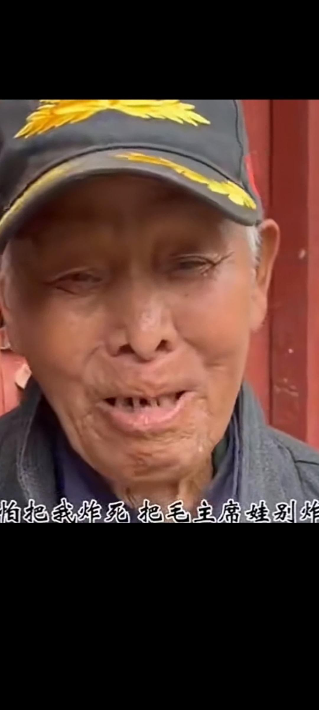 图片中这位老人是毛岸英的战友，他说他和毛岸英关系很好，他是通讯班的班长，领导了1