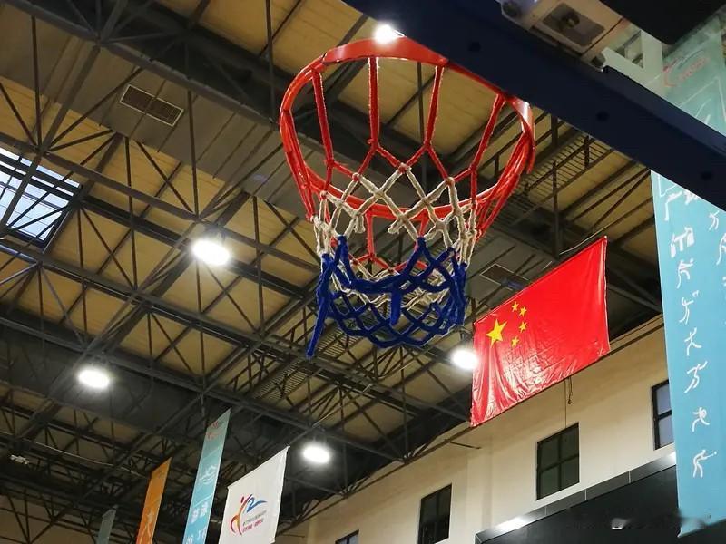 两场男篮热身赛，暴露问题。对手稍微强一点，我们的外线命中率就直线下降。

而现在