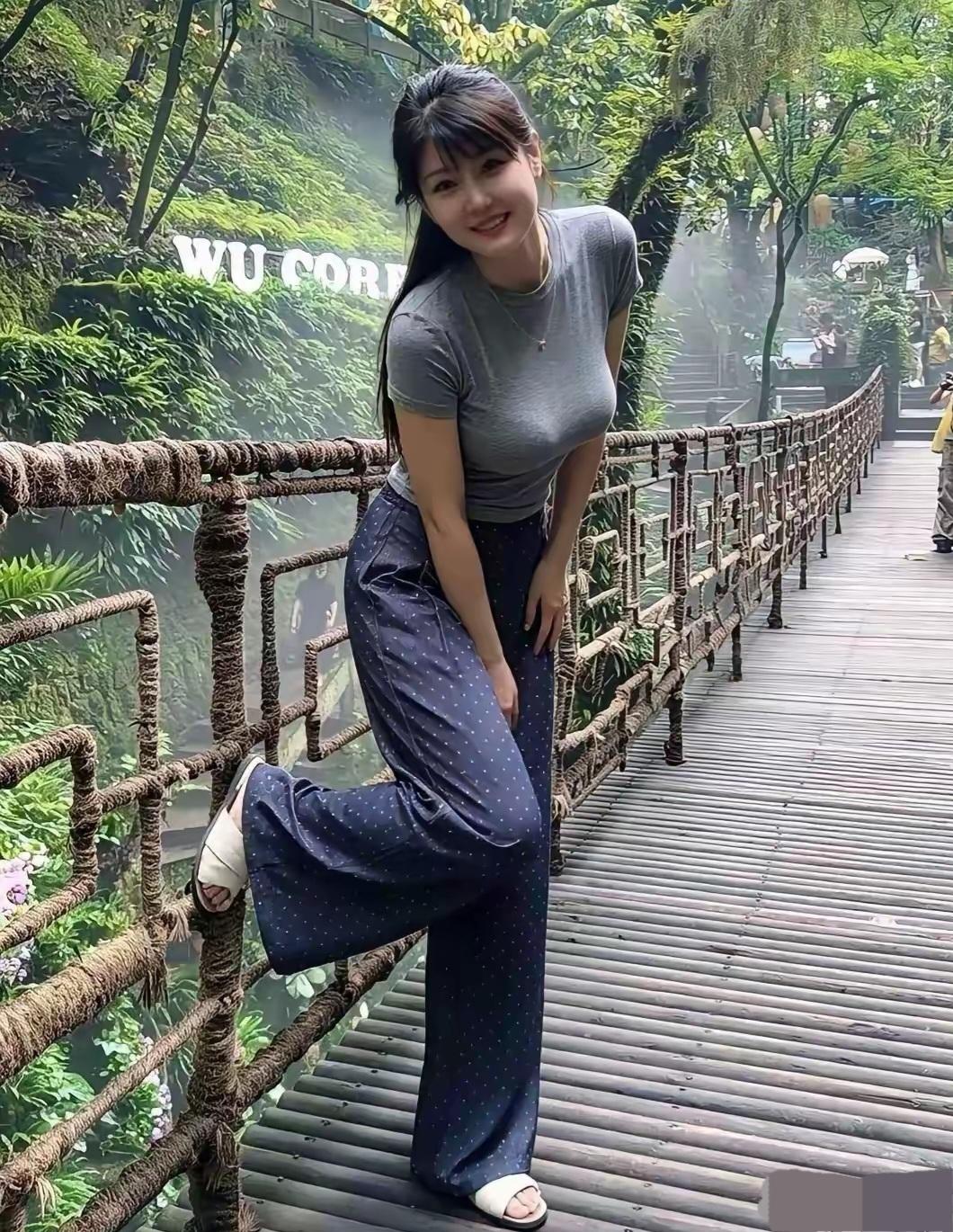 此景只因天上有，如临仙境