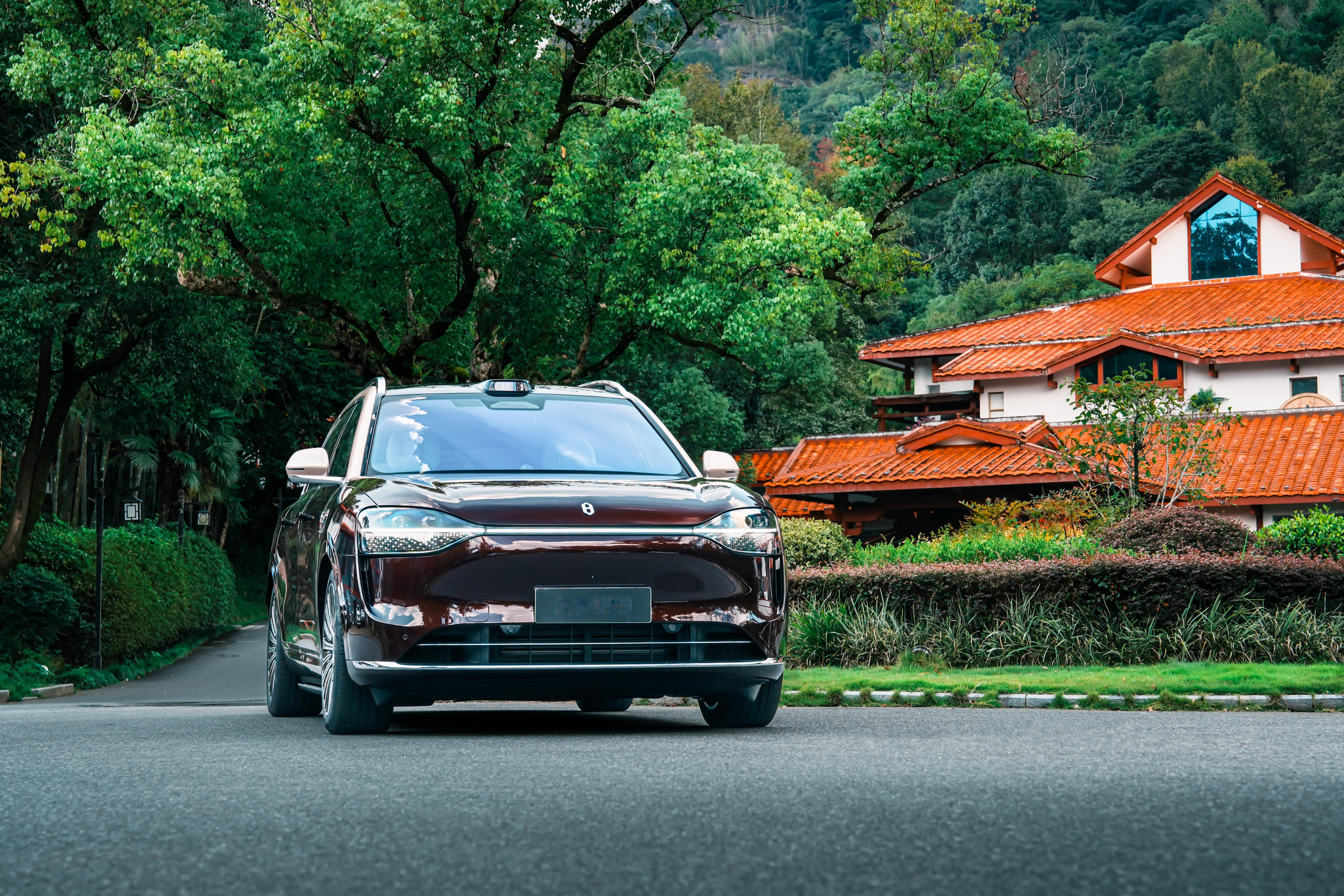 问界M9 悠然入境武夷茶山于青翠环抱中，寻得身心归处问界智游山河 寻迹非遗中国 