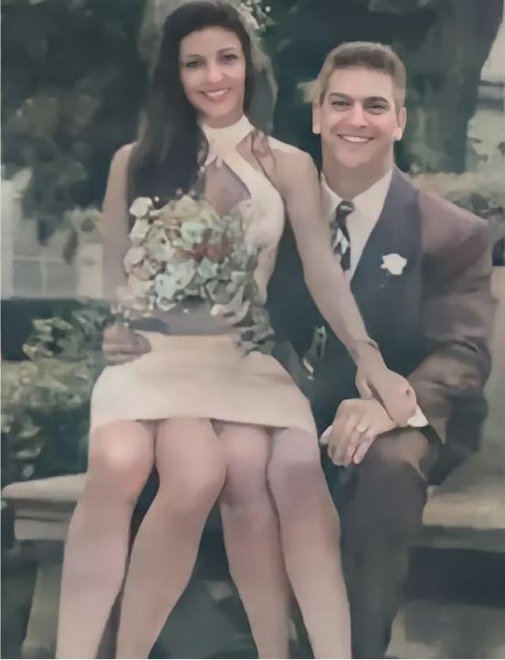 上世纪60年代，美国一个长着四条腿和两个生殖器官的女孩，被父亲高价卖给马戏团。