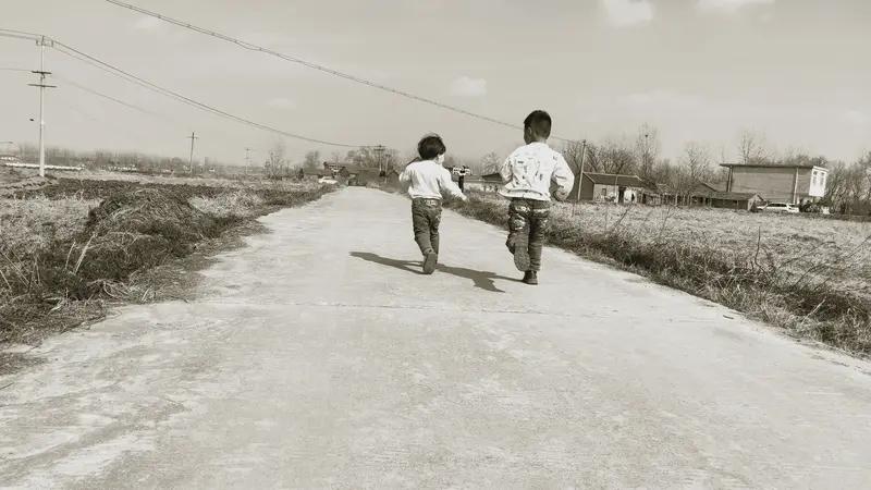 如果现在有个机会让你重新回到儿时，以下3种情况你选哪种？

一，什么都不知道回去