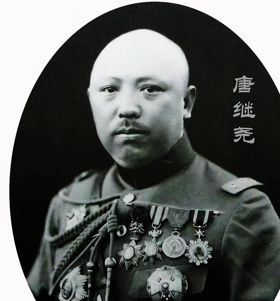 1927年5月，被兵变夺去军政大权的唐继尧呕血而死，临死前对龙云说：“你好好干。