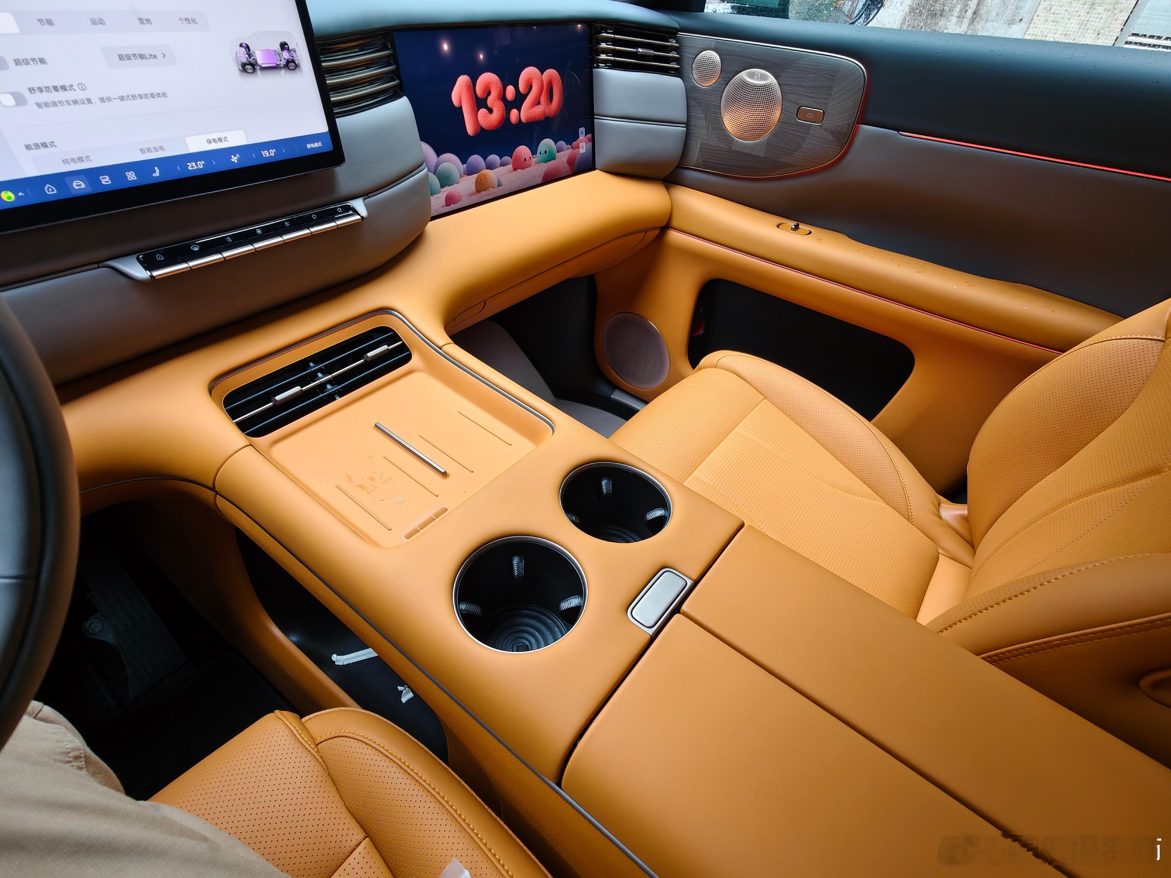 应该是目前价格最低的线控底盘车型？同时还带后轮转向！这个必须得好好体验一下。其中