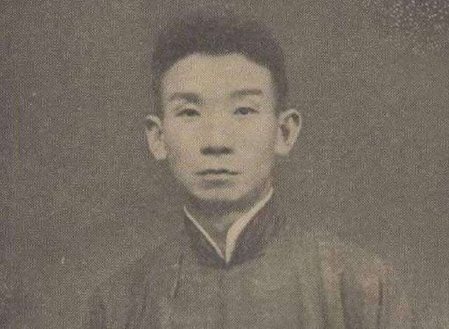 1919年，23岁的郁达夫进了青楼，对老鸨说出了这辈子最奇怪的一句话："我不挑俏