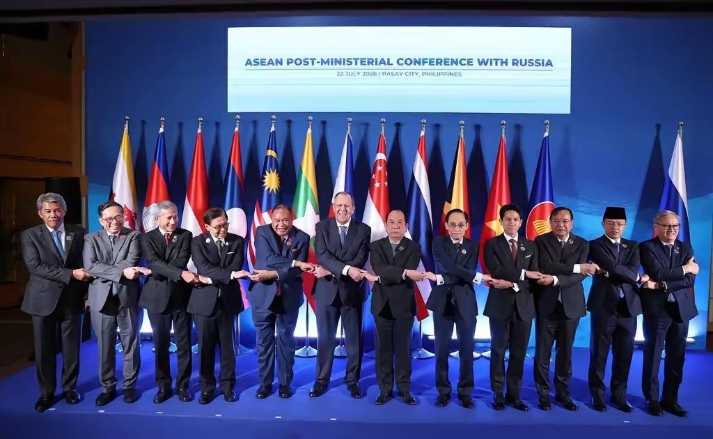 7月22号，东盟国家举办了和很多域外大国的集体外长会晤，但很有意思的是，在同俄罗