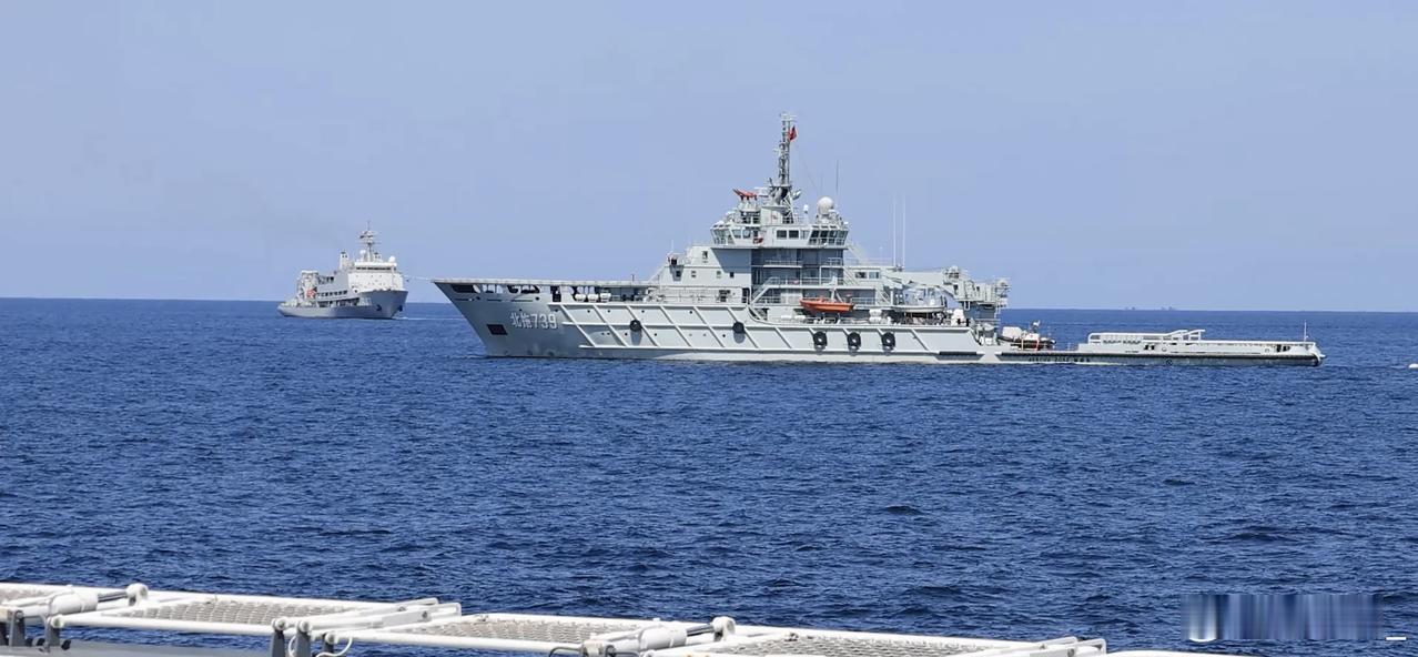 中国海军北拖739大型远海救助拖船、847阳澄湖号综合援潜救生船和868吉祥方舟