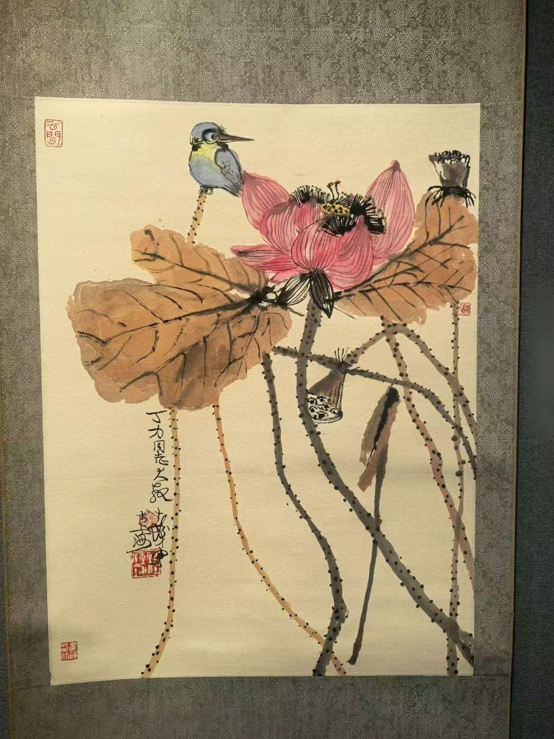 程十发 荷花小鸟图  61x45