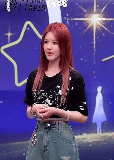 明明可以更漂亮，为什么总喜欢画这种没气血的妆？

这个妆真的不好看，嘴唇像得了唇