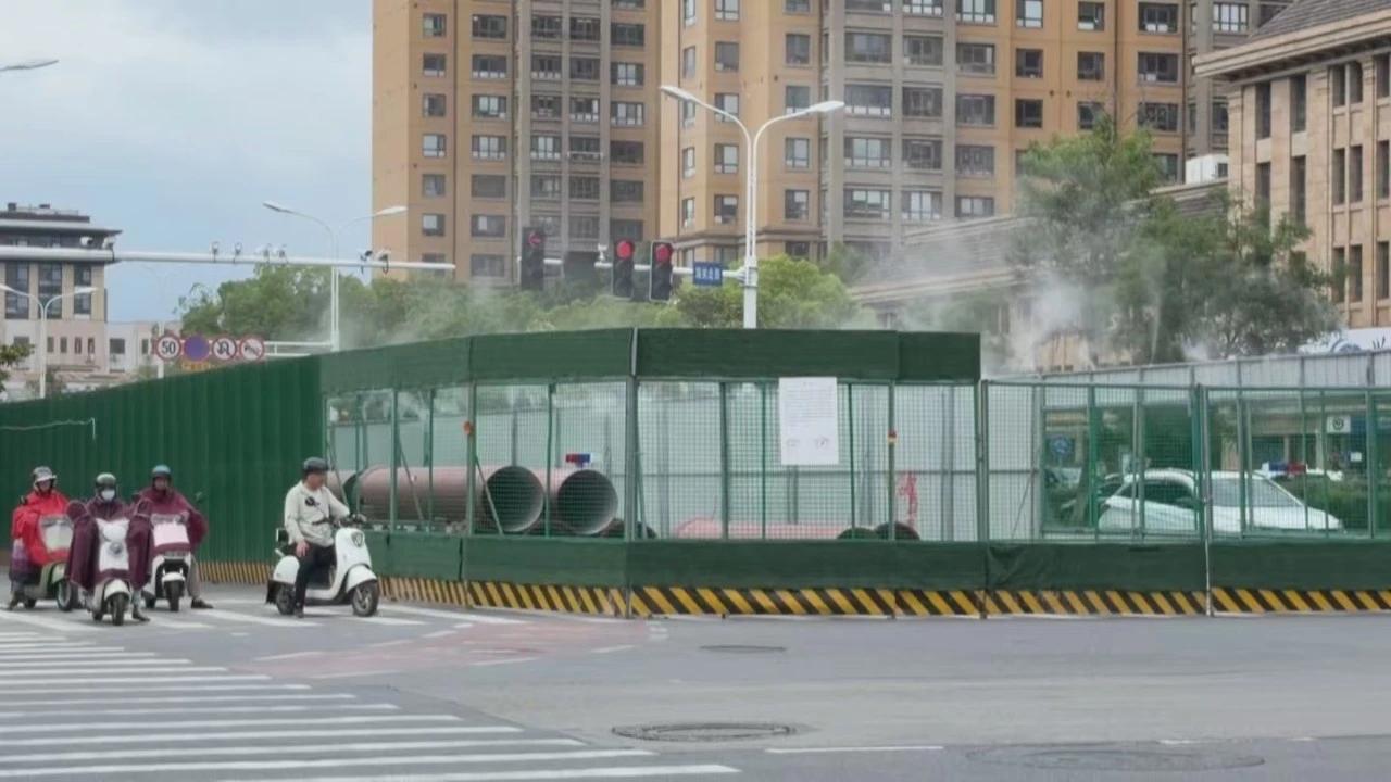 扬州这条南北向主干道即将恢复通车！
梅雨季路面频繁积水，市民出行十分不便。扬州维