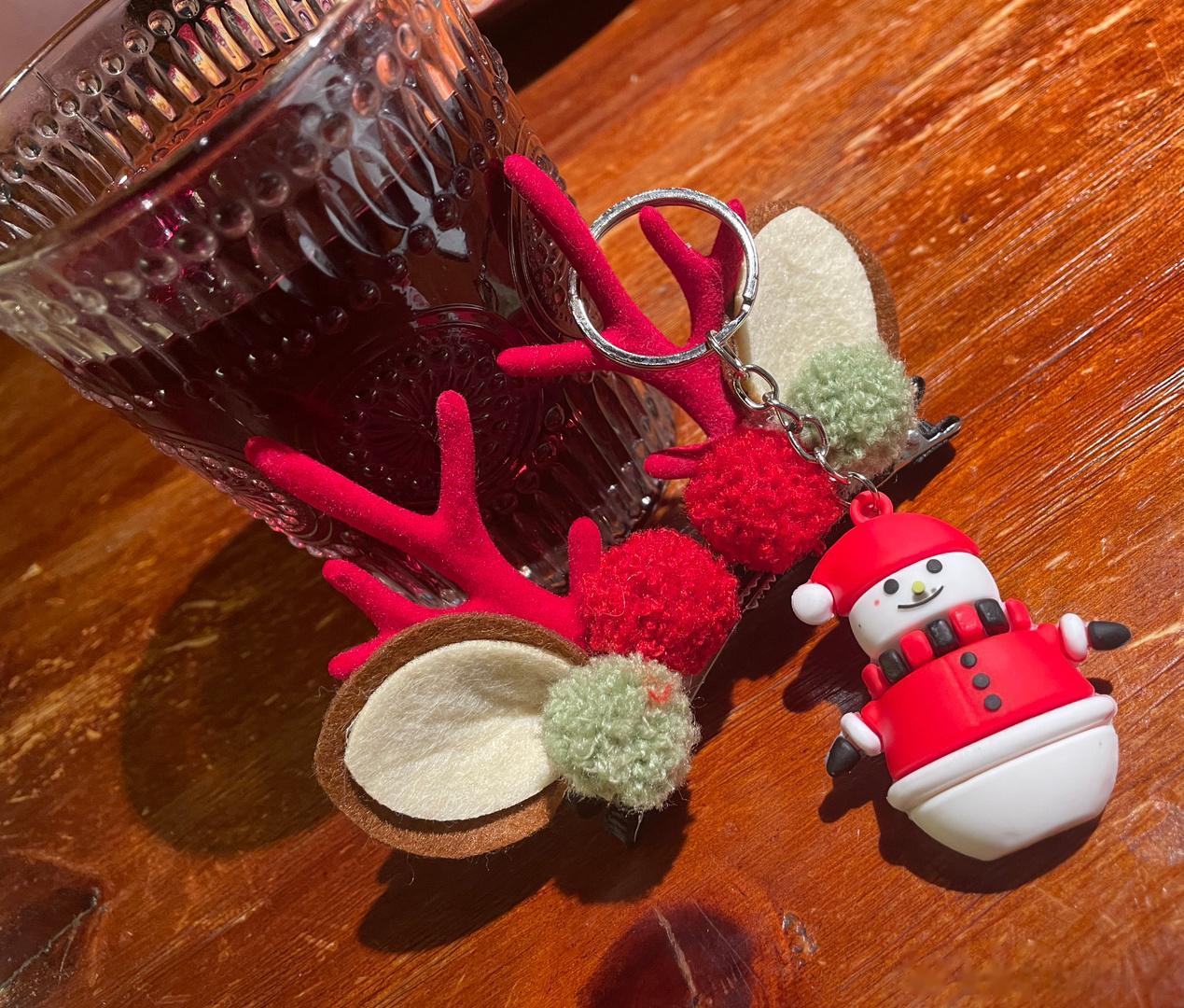 昨天他忙了一天，饭都没顾上吃，但是我快下班他就出发来接我，我一下班他就已经在门口