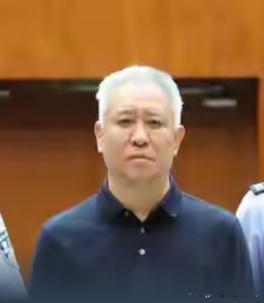 在里面几年下来，整个人脱胎换骨了，跟以前判若两人。要是不说，谁知道这是同一个人。