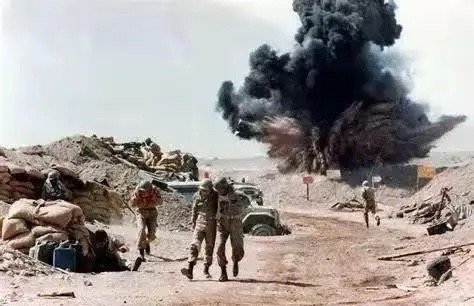 美伊联合空袭伊朗，伊朗开始反击美国在中东地区的军事基地，向以色列发射数十枚导弹，