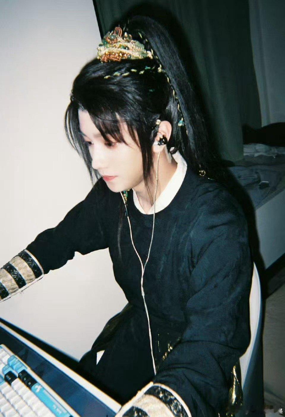 敖子逸魔童降世湖南卫视连发16条敖子逸 从“人形复制粘贴”到互坑队友，敖魔童的笑