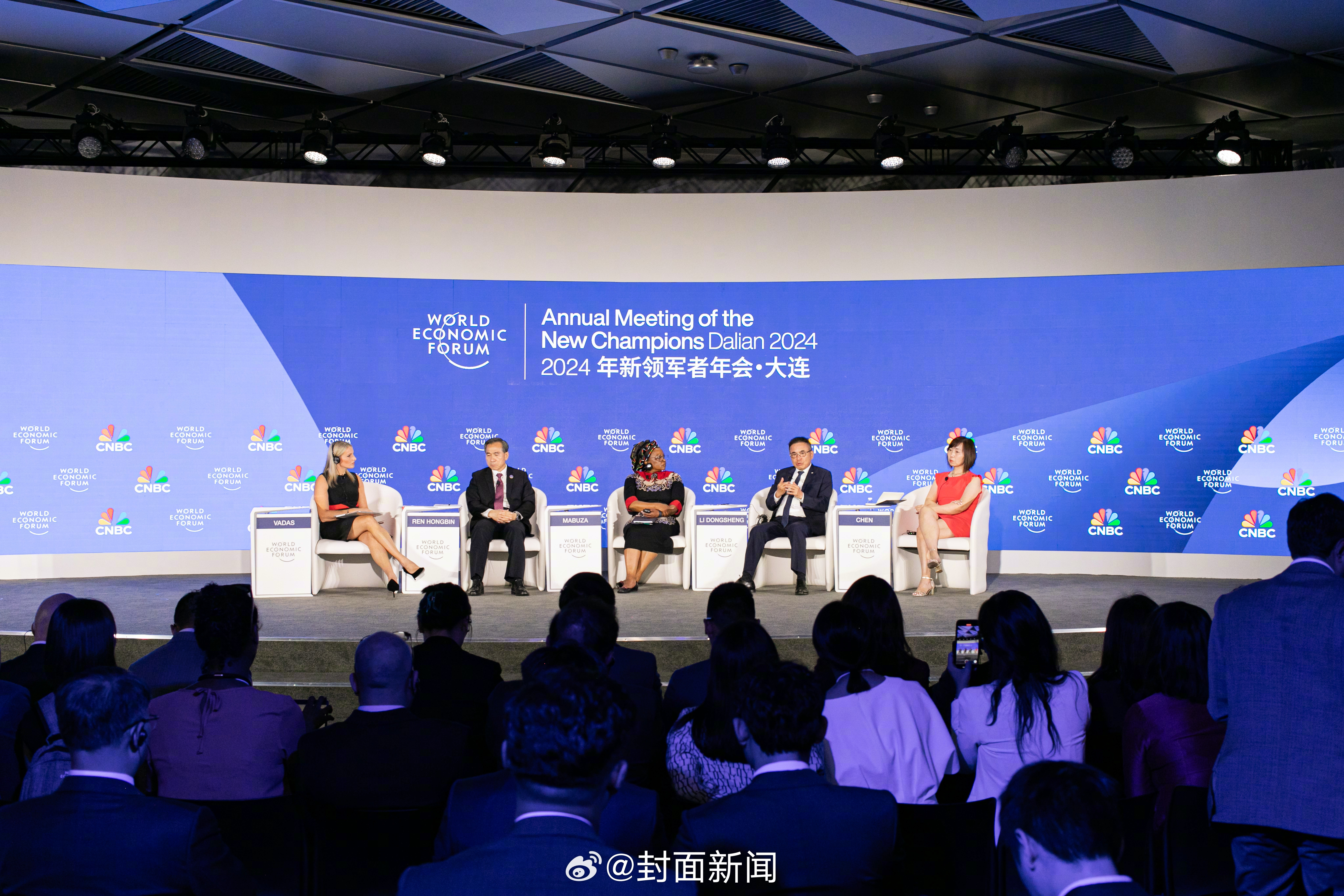 #李东生呼吁企业积极应对逆全球化# “全球化是中国企业的必然选择，不出海就出局，