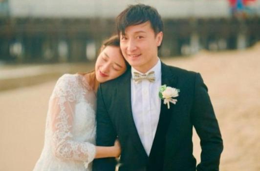 方力申说自己很想生女儿方力申差点家庭破裂 昨日出席活动，谈到开玩笑说 “接受不了