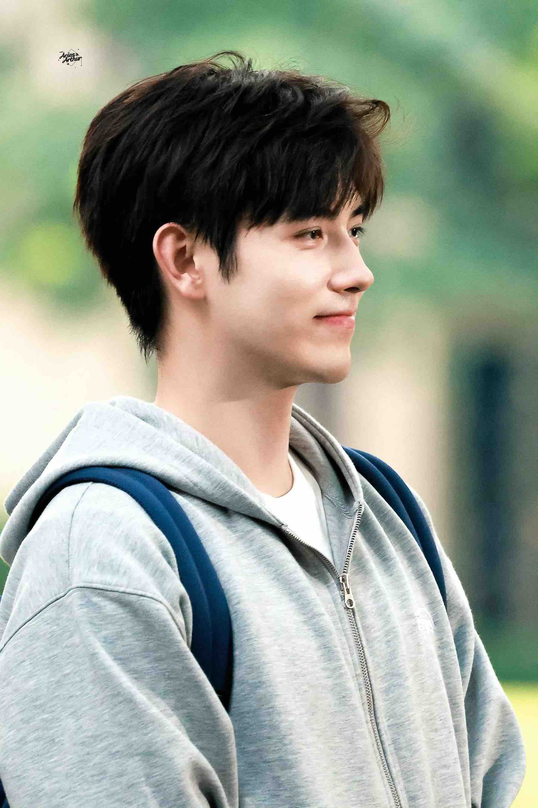 陈飞宇不同角色各有各的绝色从李峋的孤傲锐利，到甘扬的温柔治愈，陈飞宇在不同角色里