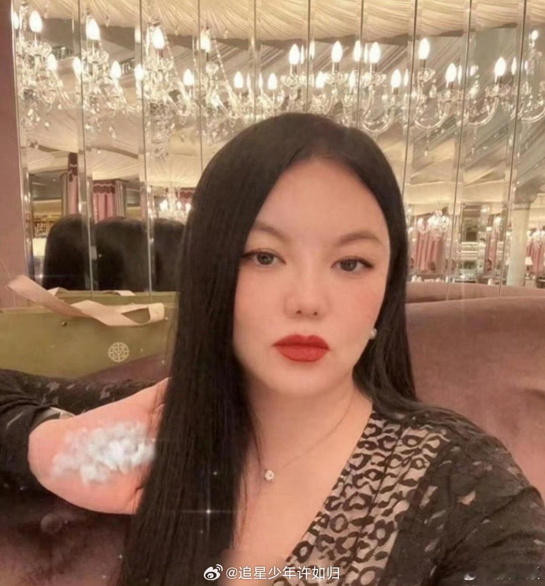 没有人发现李湘家里的装修吗？还以为是五星级酒店呢，这也是很奢了吧 