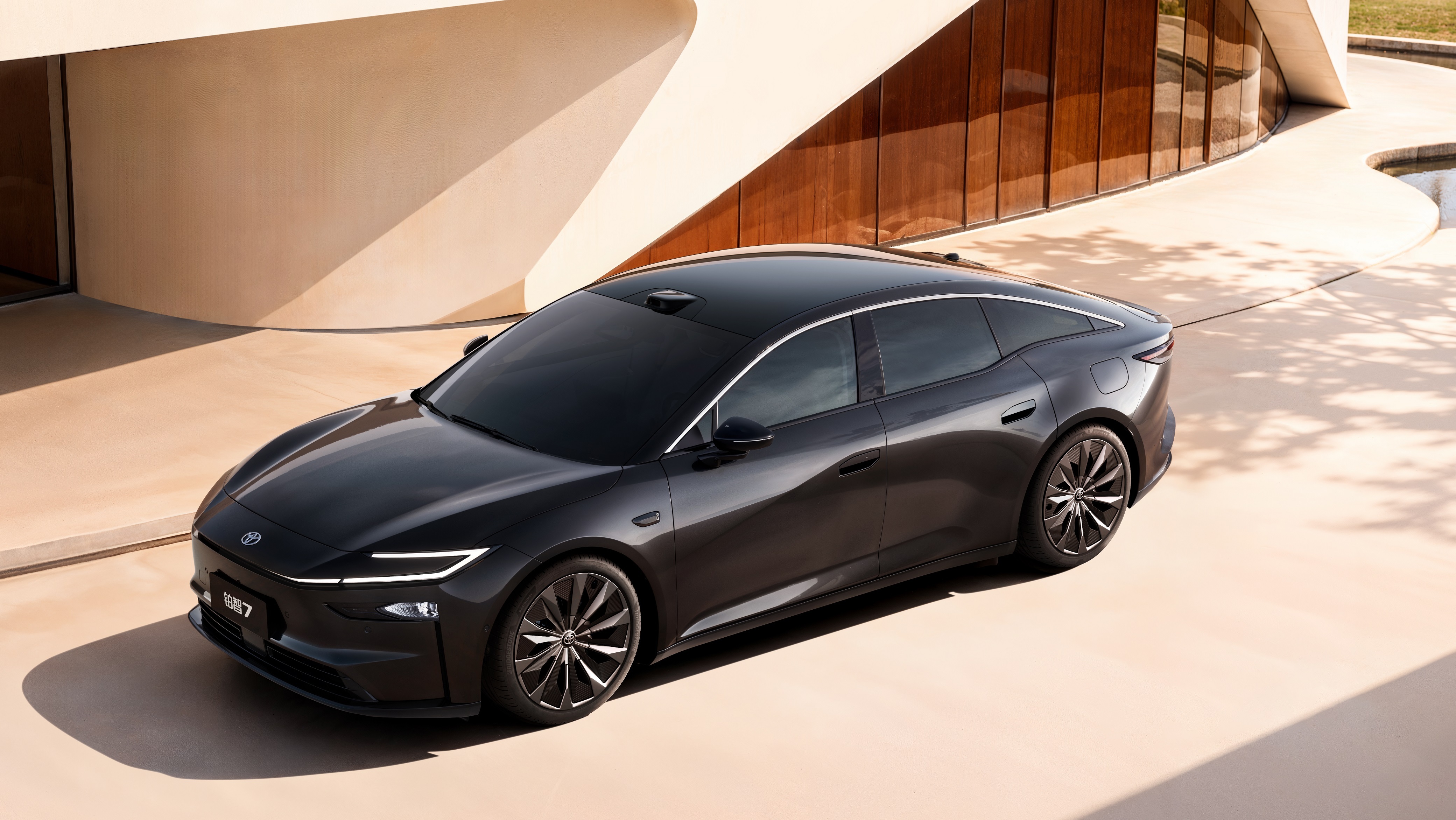 这次的广州车展值得一看的车型还挺多的，广汽丰田的铂智7算得上一个，要知道铂智7可