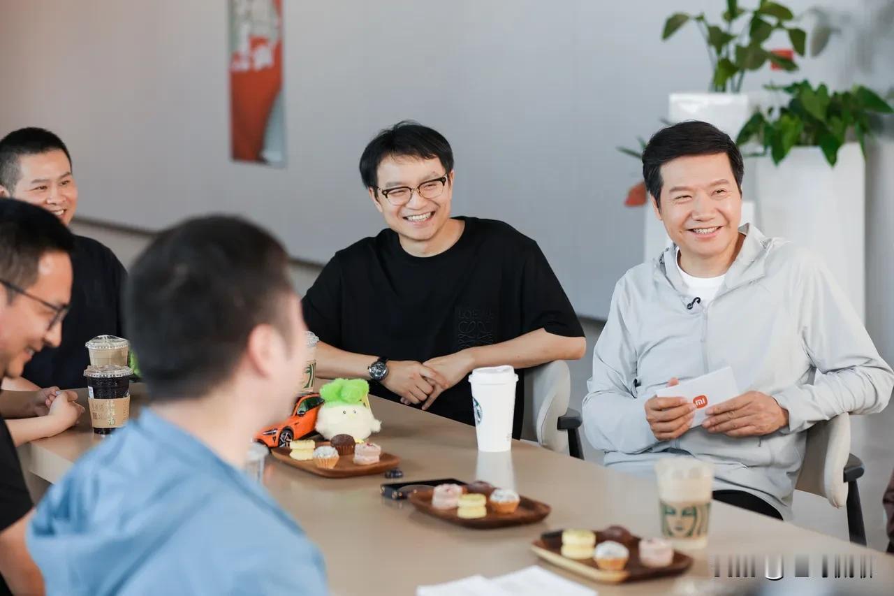 雷军这个人，做起事来，温文尔雅，态度谦虚，但骨子里又有股持之以恒的韧劲，有钱却随