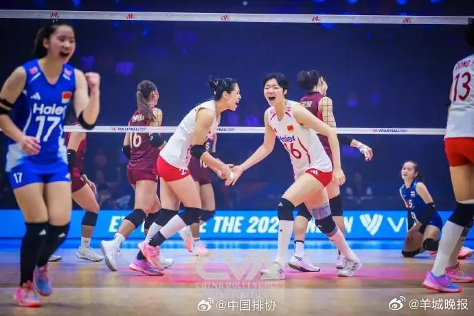 【#中国女排3比2泰国女排#】#中国女排vs泰国女排# 今天，世界女排联赛南京站