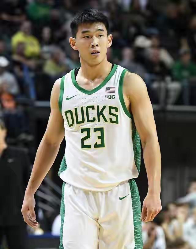 中国男篮短训名单出炉，队员包含未进入季后赛球队球员和海外球员以及大学生球员，这次