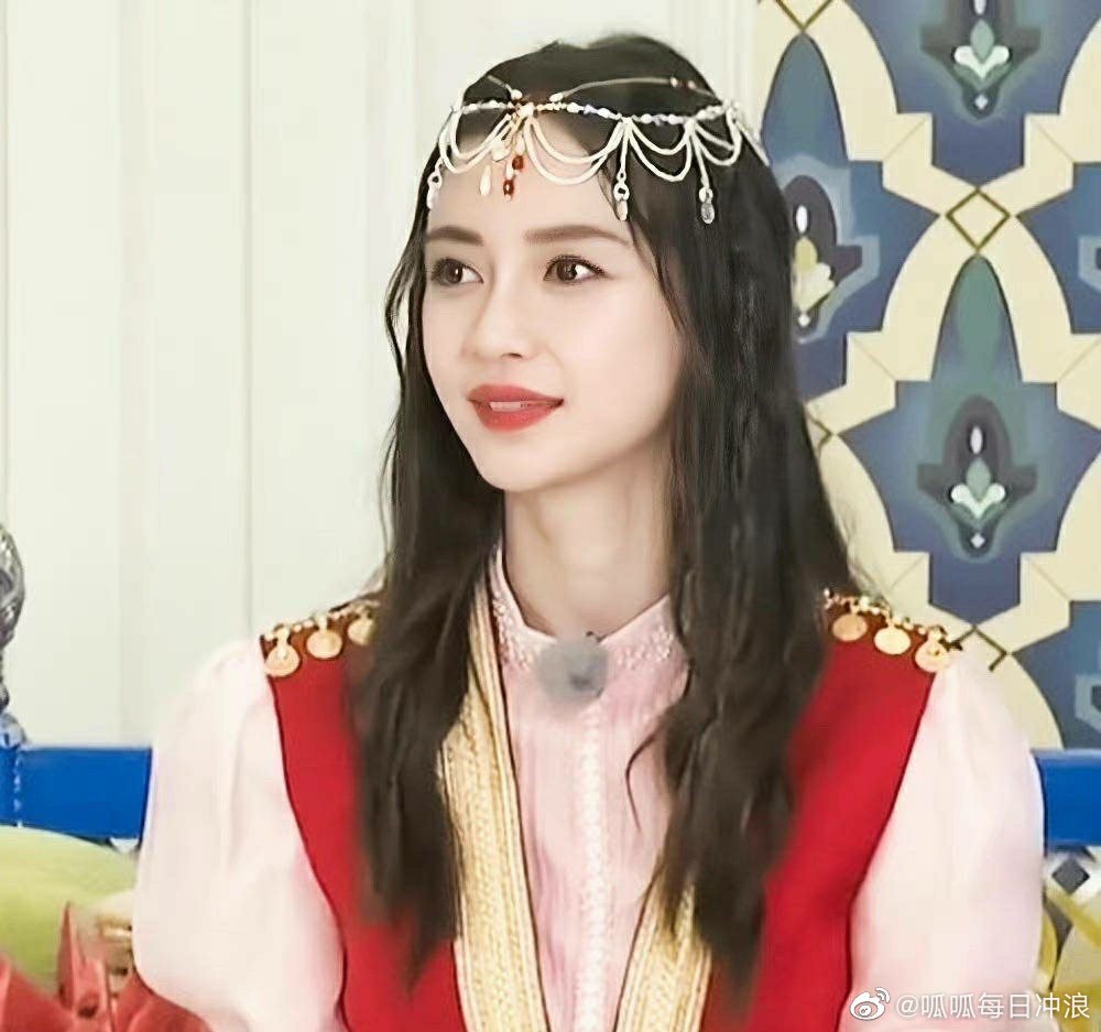 angelababy 杨颖 “你既是那美丽的日出，美好而又干净，更是那橙黄的日落