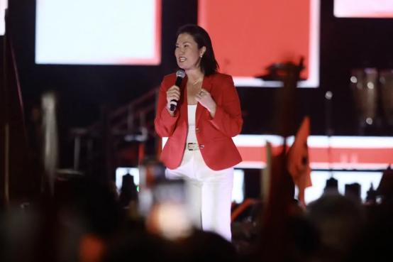 秘鲁这位刚上台的日裔女总统，竟然做出了一个让美国彻底傻眼的决定！

藤森庆子本人