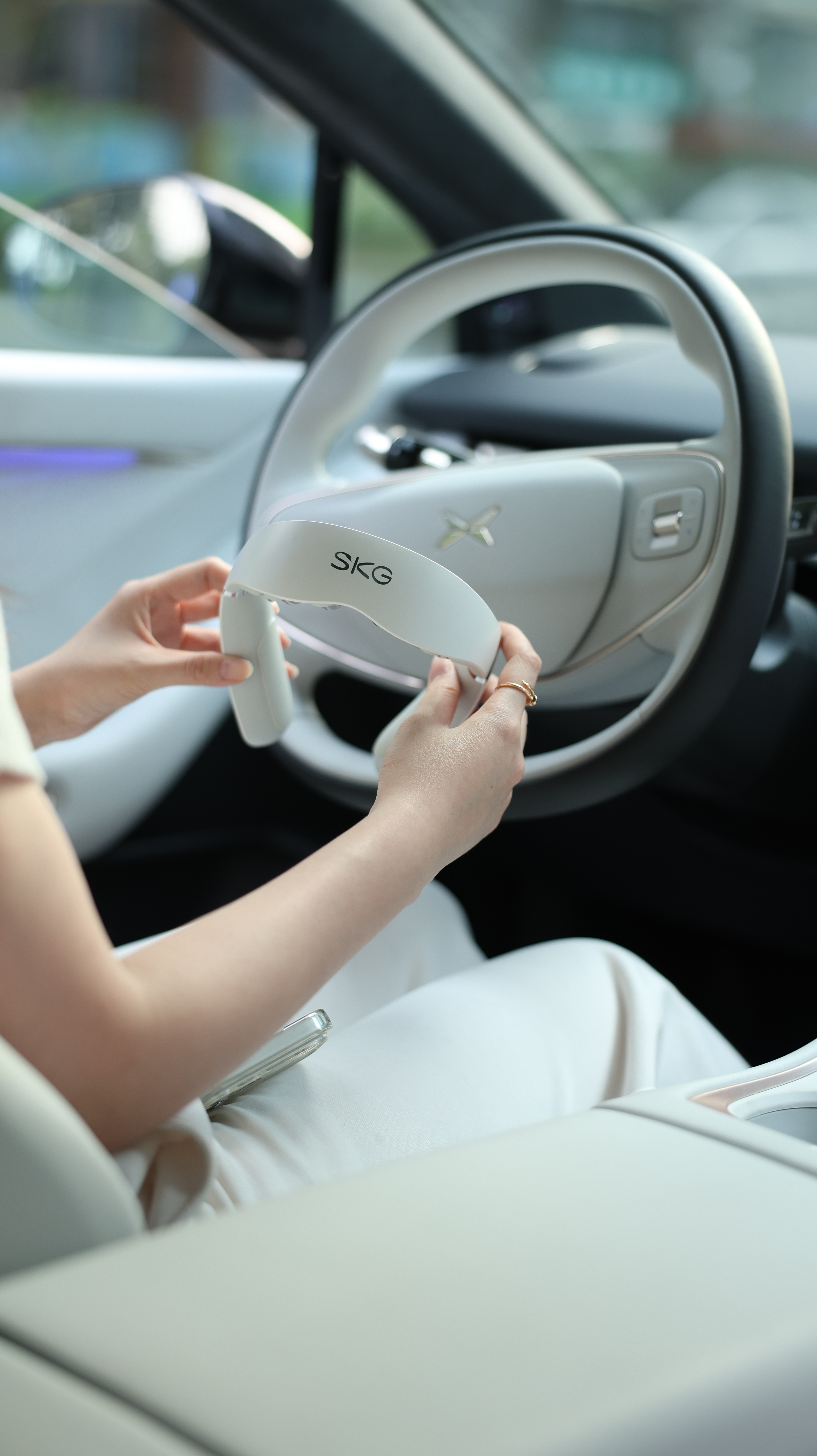 现在年轻人的状态就是白天睡不醒，晚上睡不着。像我工作日的时候必须午休，不然下午直