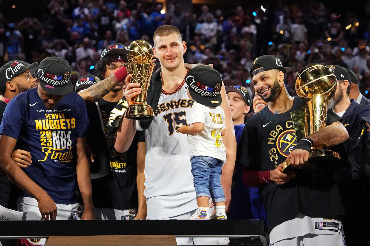 异曲同工！NBA1号种子第5场击败8号种子夺冠，NHL（美国冰球）同样也是1号种