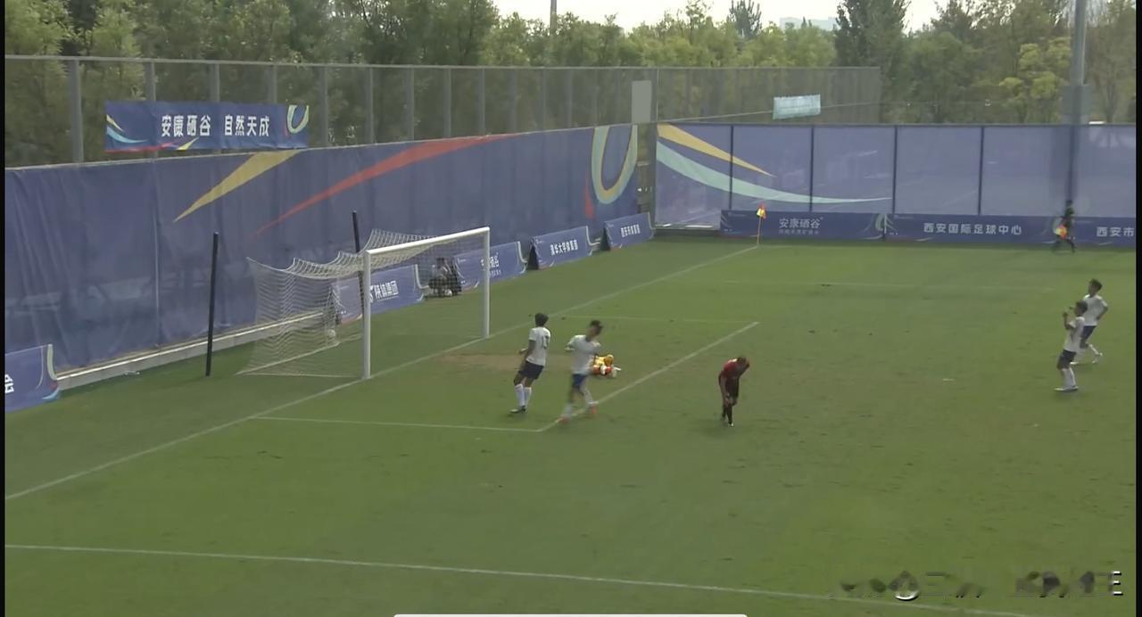 就在刚才，正在西安进行的2025届世界名校足球赛，西安交通大学对阵荷兰莱顿大学的