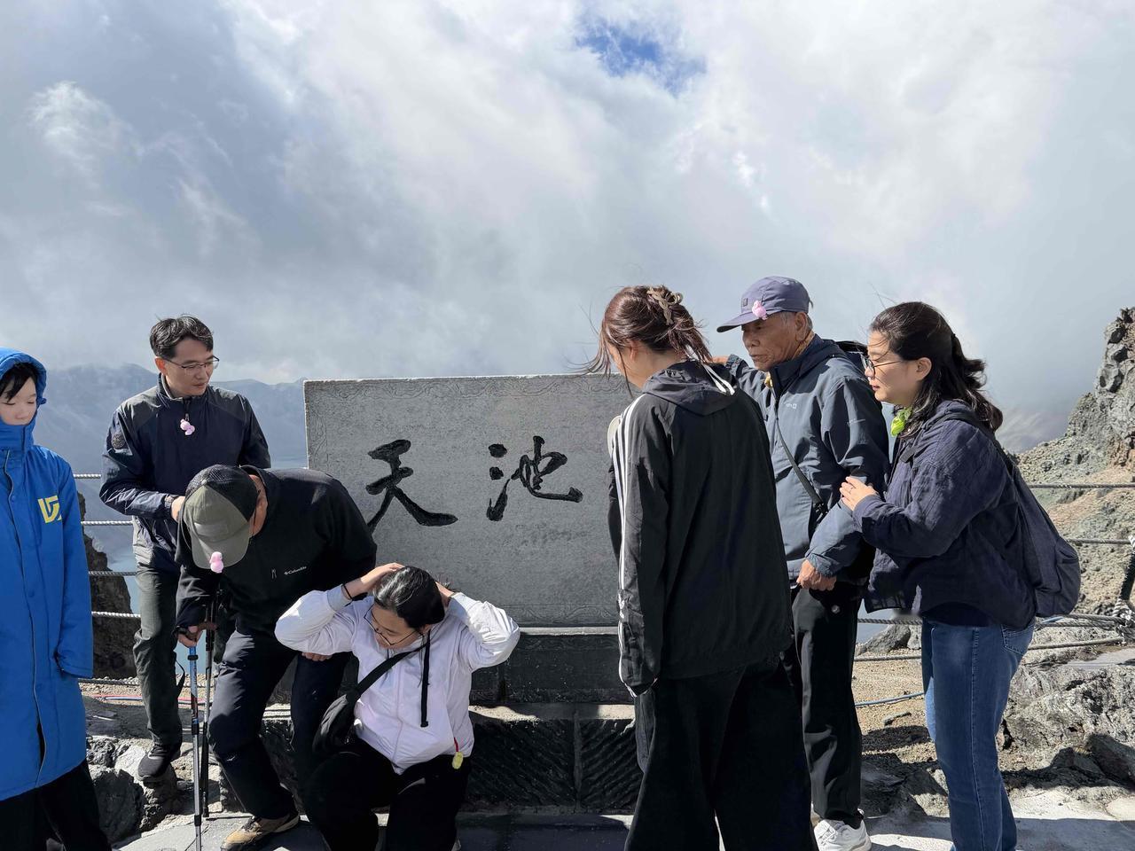 上个月，我去东北的长白山北坡景区的天池游玩。
长白山北坡景区天池，位于吉林省延边