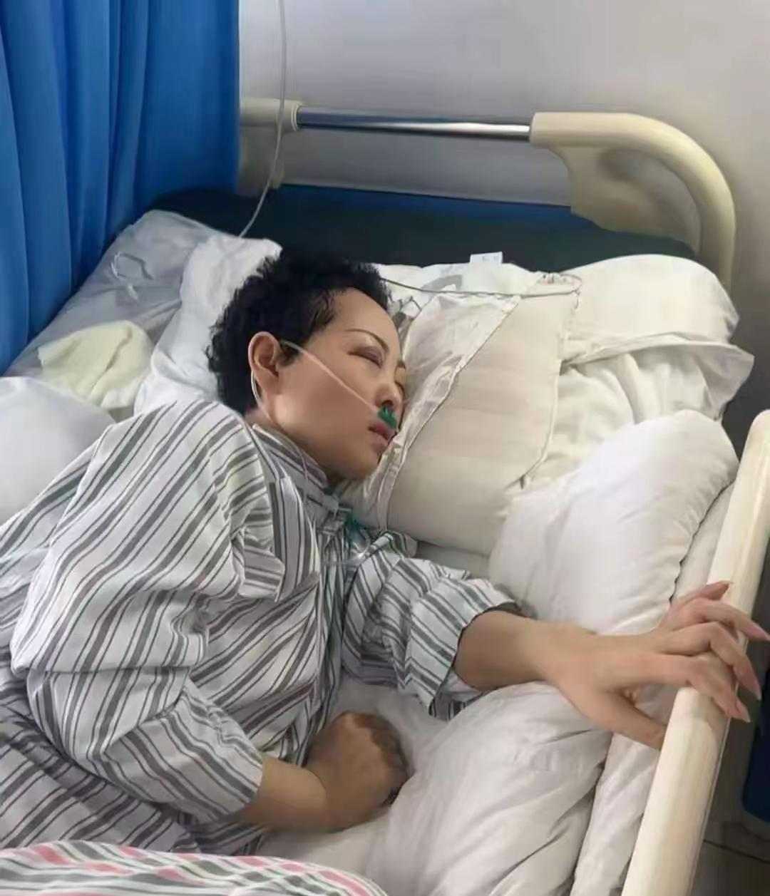 6月9日下午5点，收卷铃声准时响彻唐山的各个考点。这一刻，欢呼声盖过了周遭所有的