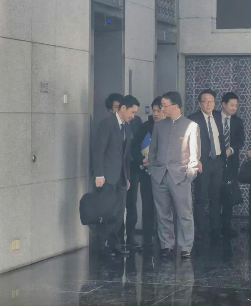 人不能太低调，太低调谁都以为能欺负一下这回日本老实了，不敢蹦跶了 