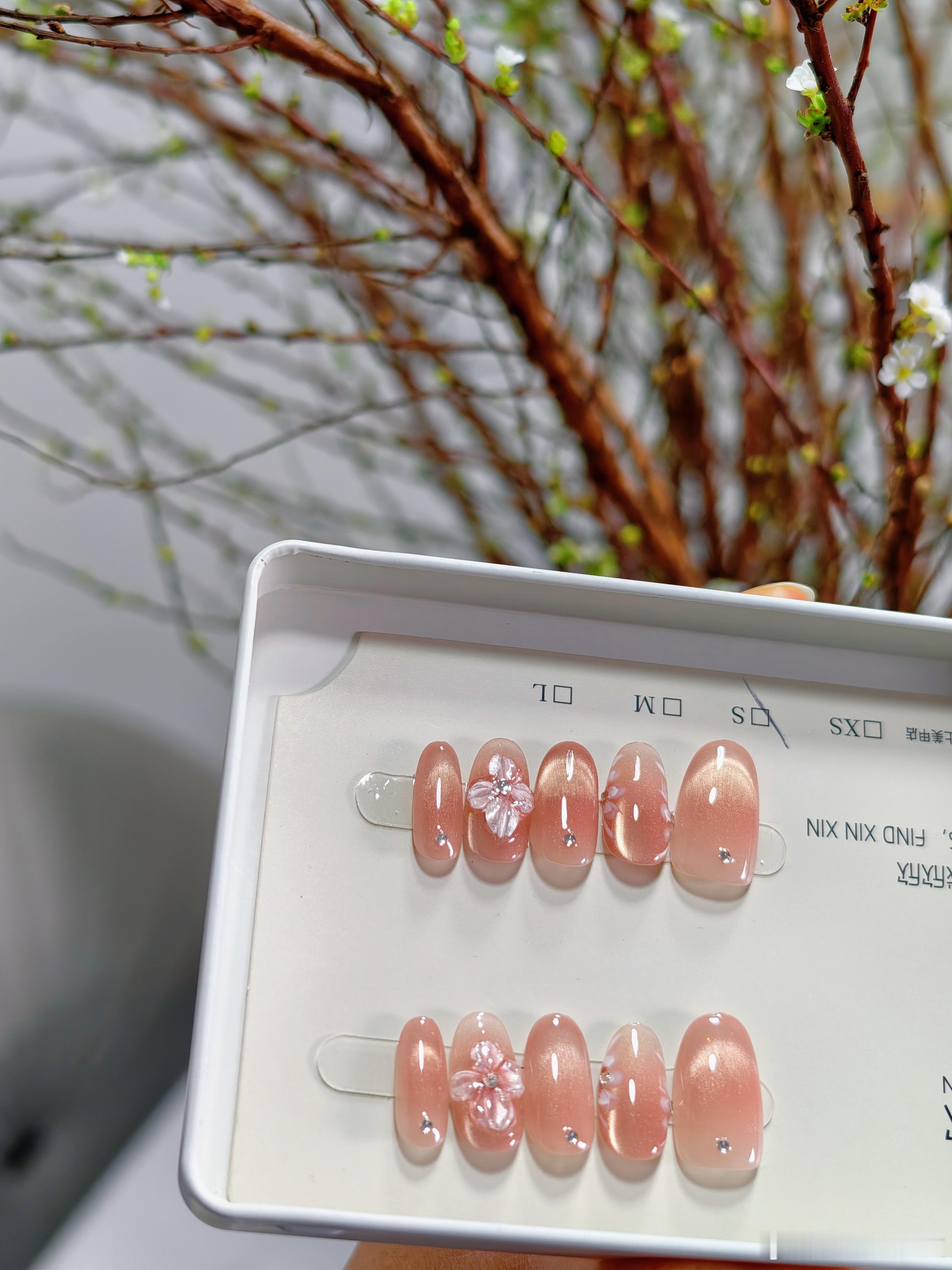 女子吐槽春节美甲加油包持续一个月直接买了穿戴甲！