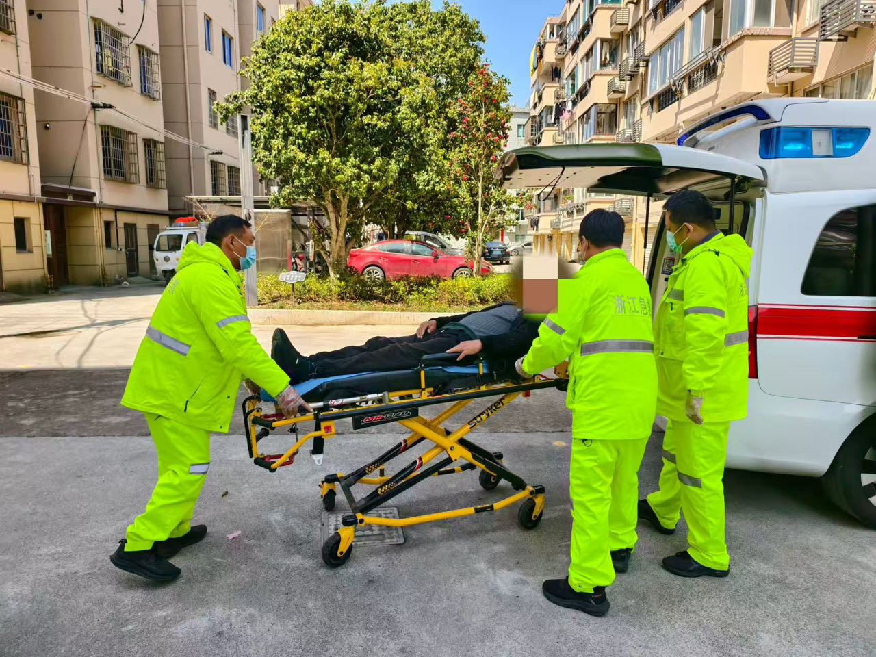 宁波宁海网格员暖心接力为生命护航 近日，宁海两位网格员路上偶遇突然说不出话、走不