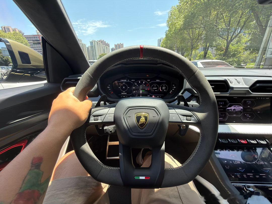 今天拍个牛牛，兰博基尼也是好起来了~米帅试车