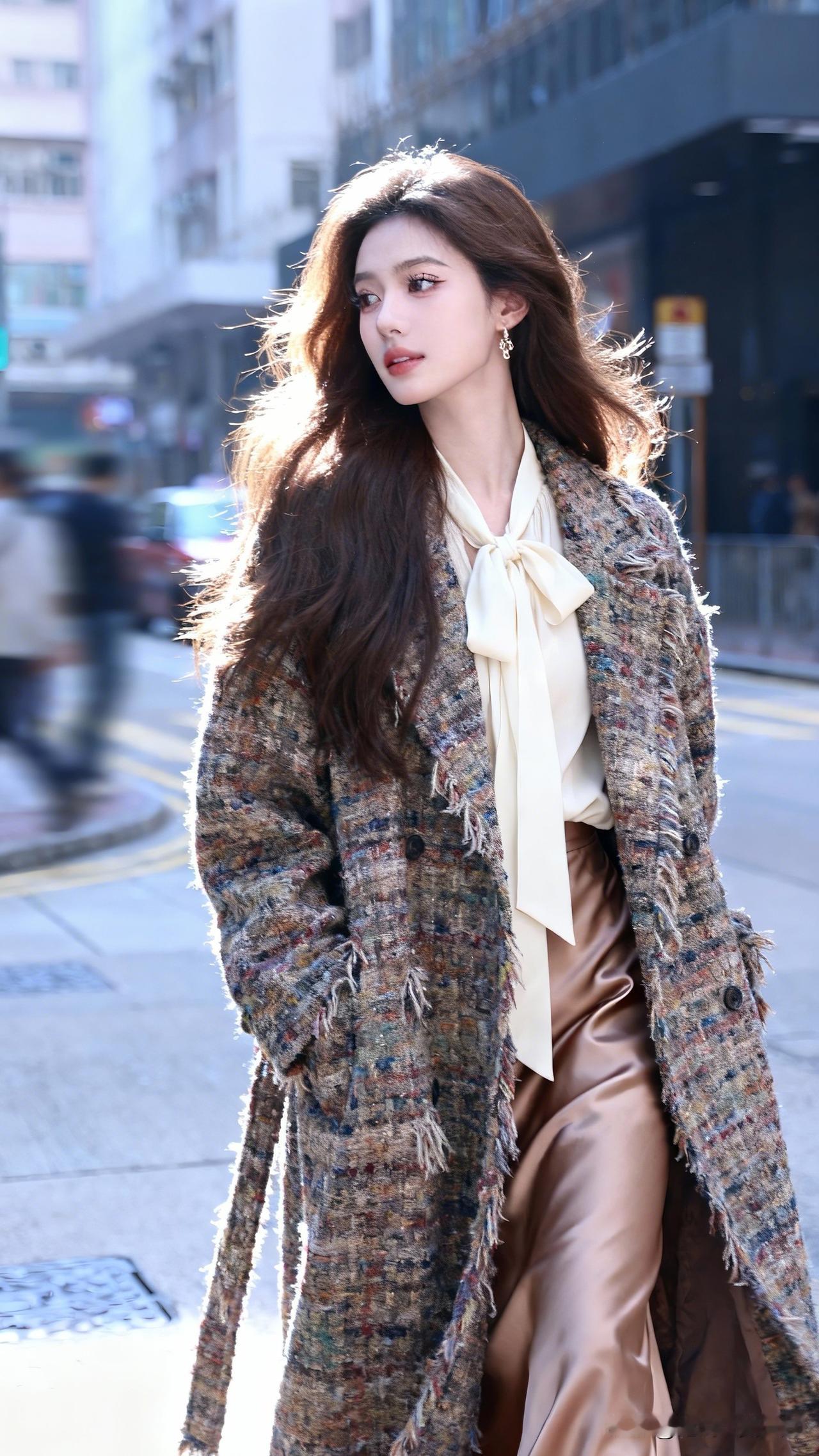 风华绝代，步履生辉。有哪些女生日常好看穿搭可以借鉴 都市街头穿搭指南：复古风大衣